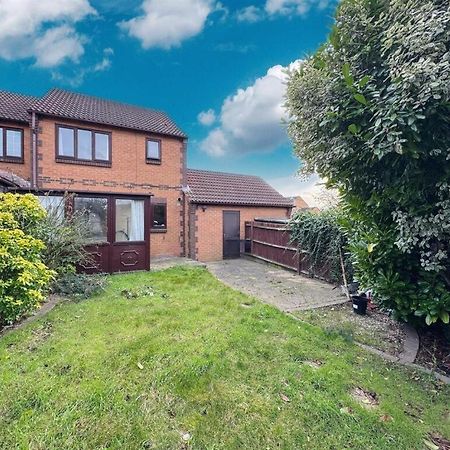 Clove, 3-4 Bed House With Garden, Free Parking, Sleeps 9 In Grays & Chafford Hundred Stifford エクステリア 写真