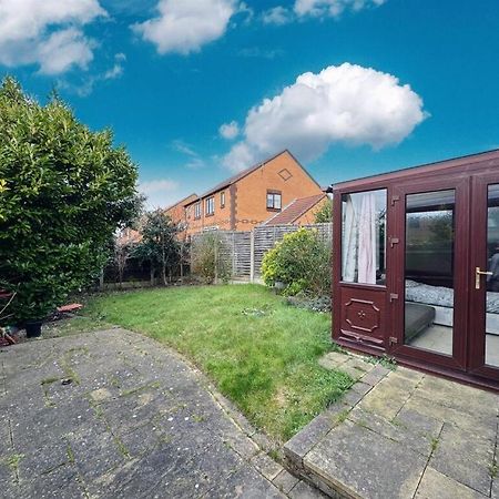 Clove, 3-4 Bed House With Garden, Free Parking, Sleeps 9 In Grays & Chafford Hundred Stifford エクステリア 写真