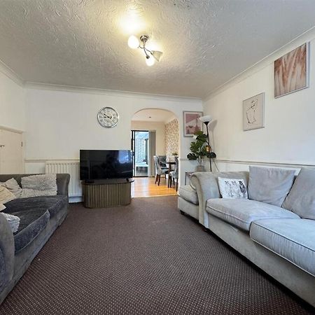 Clove, 3-4 Bed House With Garden, Free Parking, Sleeps 9 In Grays & Chafford Hundred Stifford エクステリア 写真