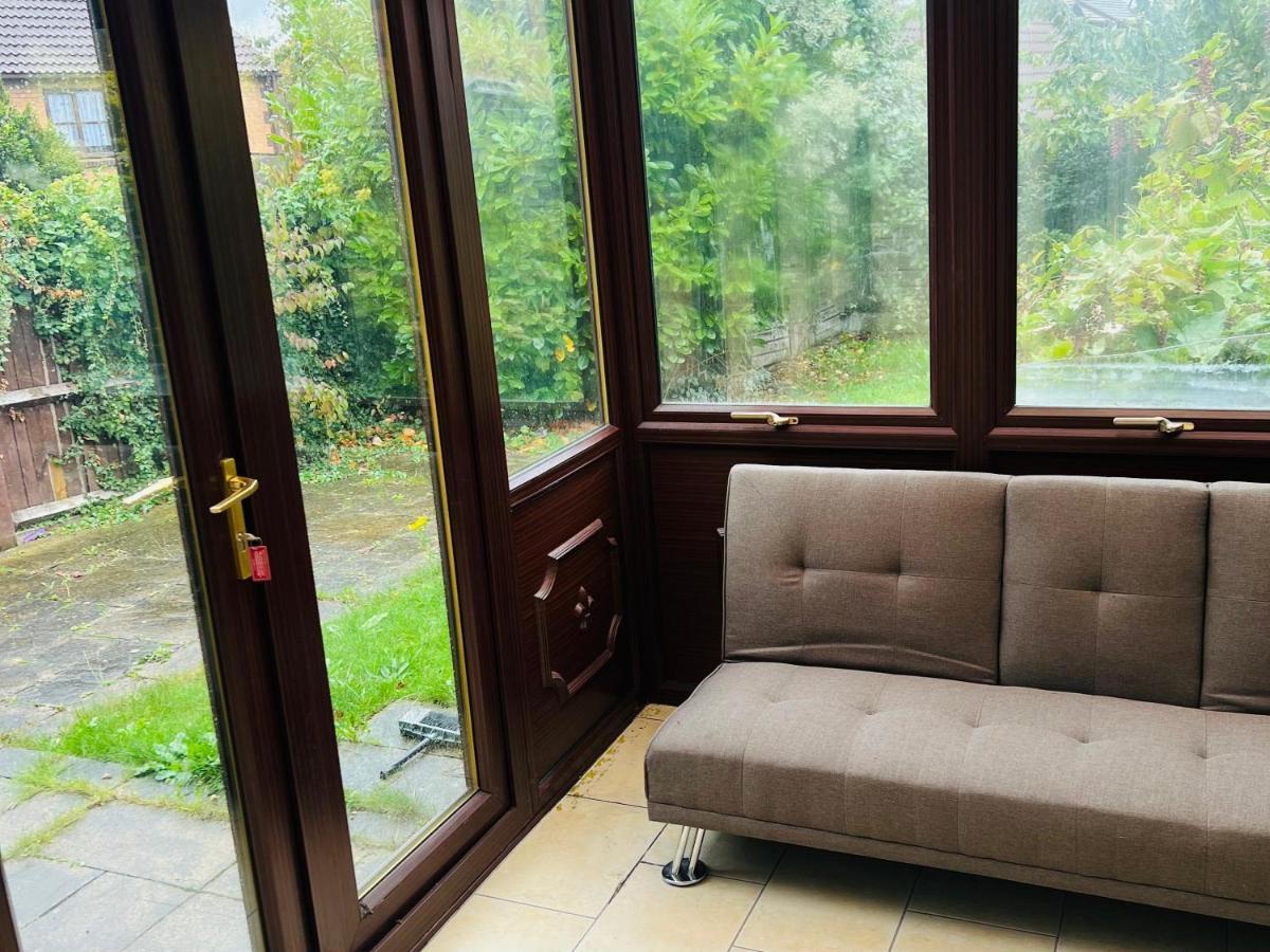 Clove, 3-4 Bed House With Garden, Free Parking, Sleeps 9 In Grays & Chafford Hundred Stifford エクステリア 写真