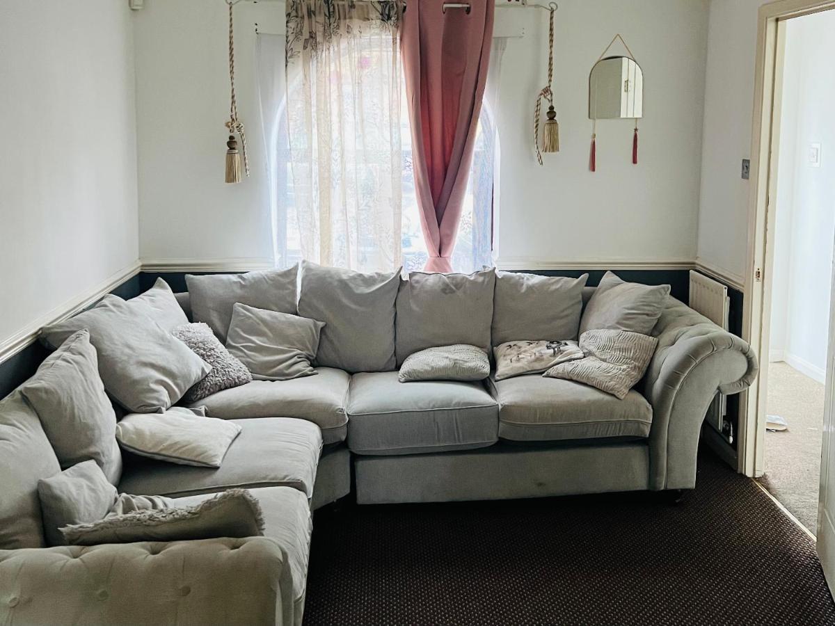 Clove, 3-4 Bed House With Garden, Free Parking, Sleeps 9 In Grays & Chafford Hundred Stifford エクステリア 写真