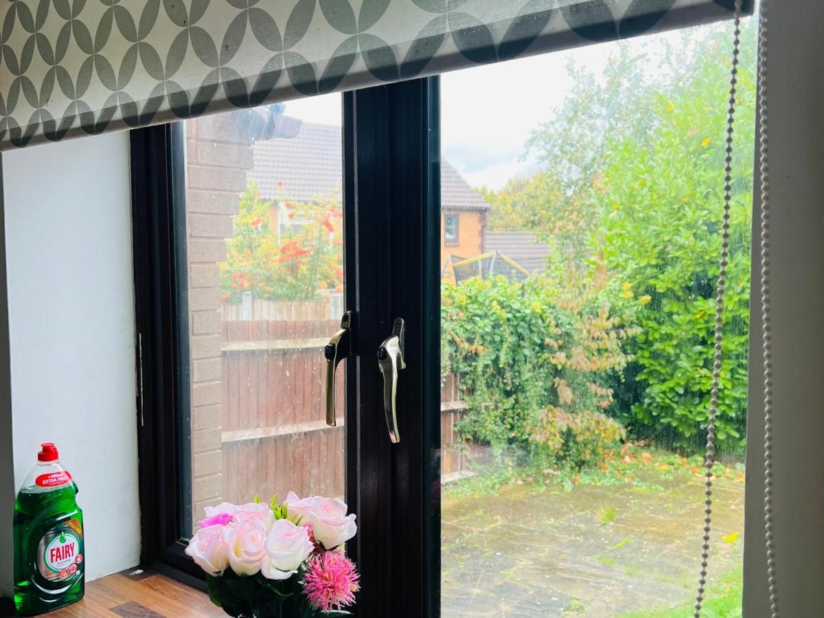 Clove, 3-4 Bed House With Garden, Free Parking, Sleeps 9 In Grays & Chafford Hundred Stifford エクステリア 写真