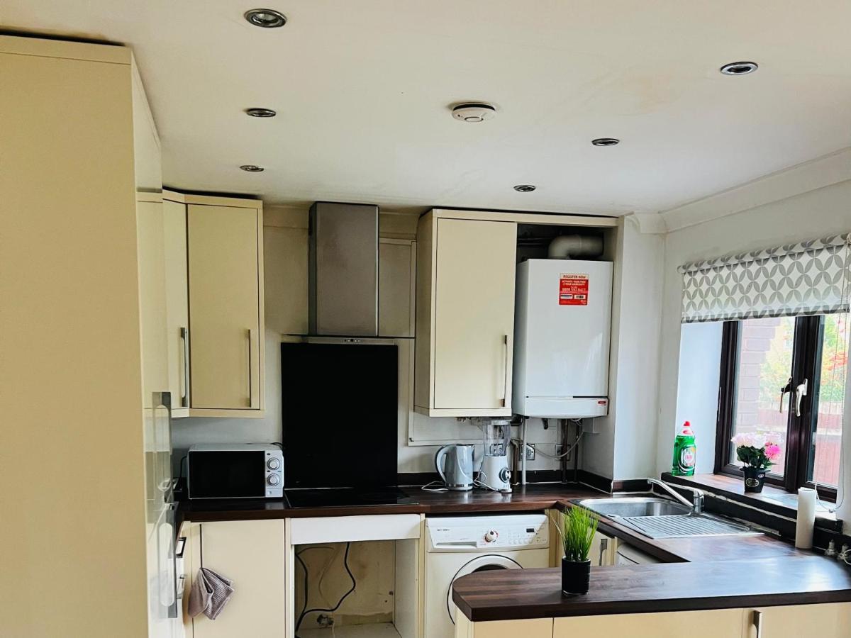 Clove, 3-4 Bed House With Garden, Free Parking, Sleeps 9 In Grays & Chafford Hundred Stifford エクステリア 写真