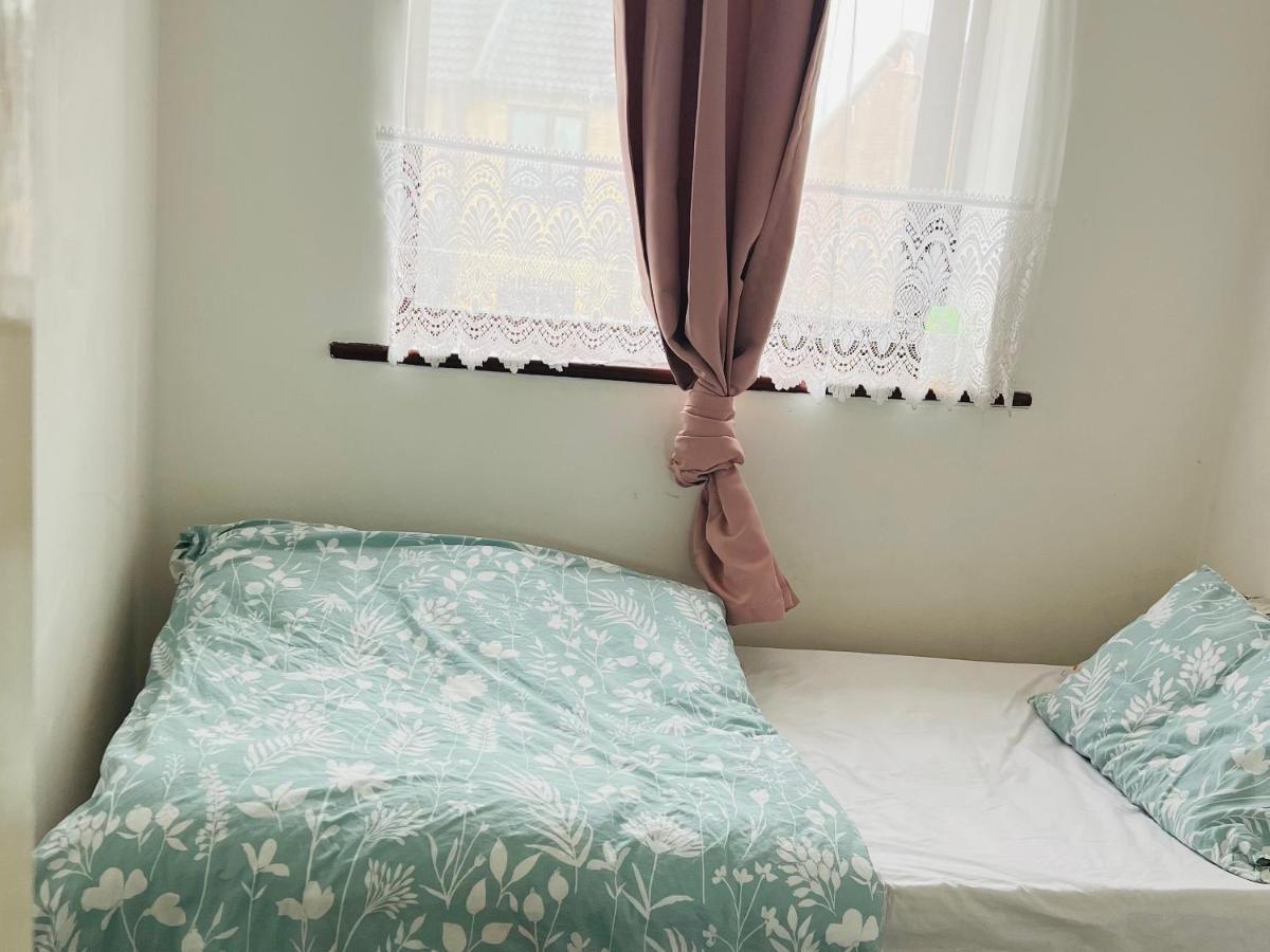Clove, 3-4 Bed House With Garden, Free Parking, Sleeps 9 In Grays & Chafford Hundred Stifford エクステリア 写真