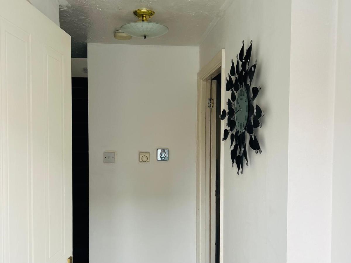 Clove, 3-4 Bed House With Garden, Free Parking, Sleeps 9 In Grays & Chafford Hundred Stifford エクステリア 写真