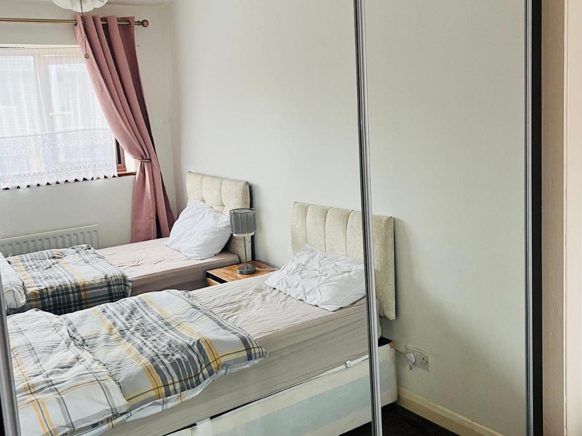 Clove, 3-4 Bed House With Garden, Free Parking, Sleeps 9 In Grays & Chafford Hundred Stifford エクステリア 写真