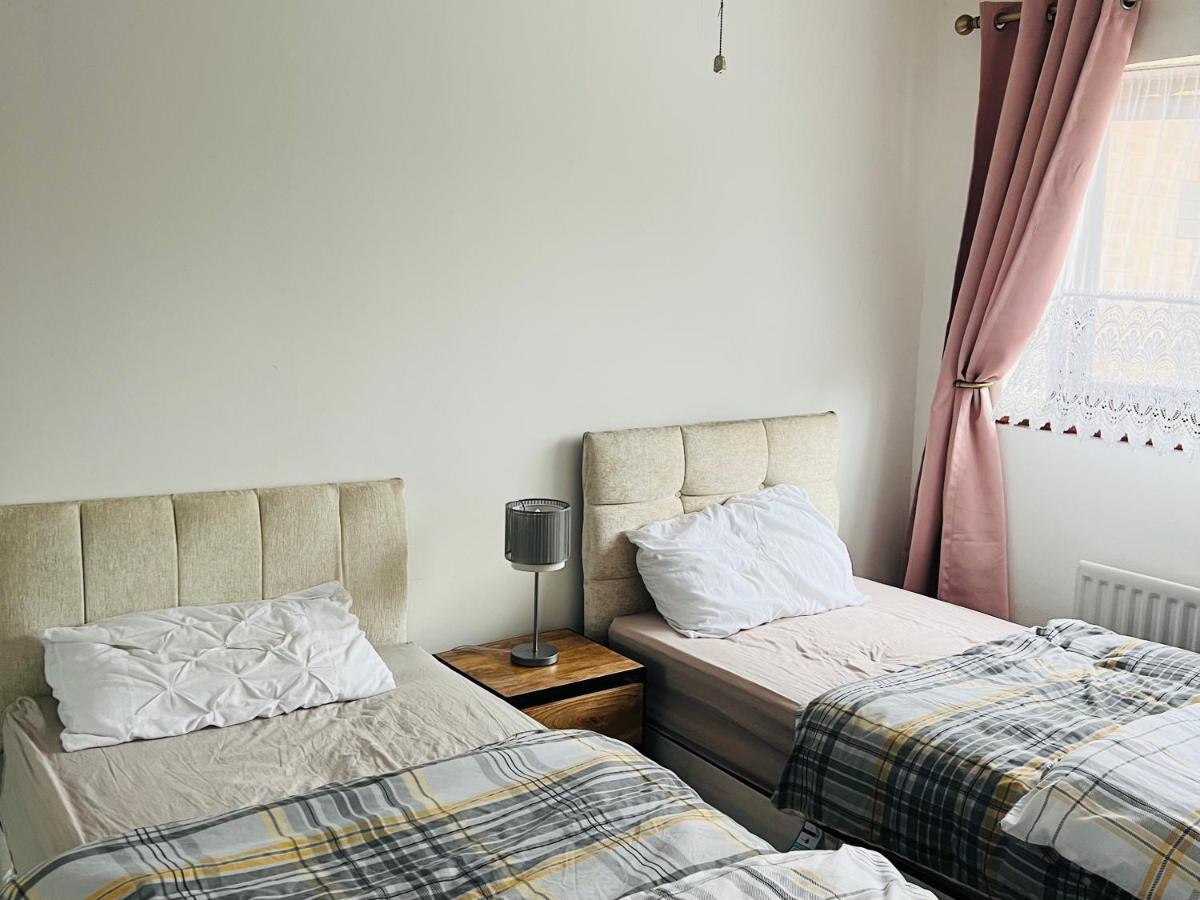 Clove, 3-4 Bed House With Garden, Free Parking, Sleeps 9 In Grays & Chafford Hundred Stifford エクステリア 写真