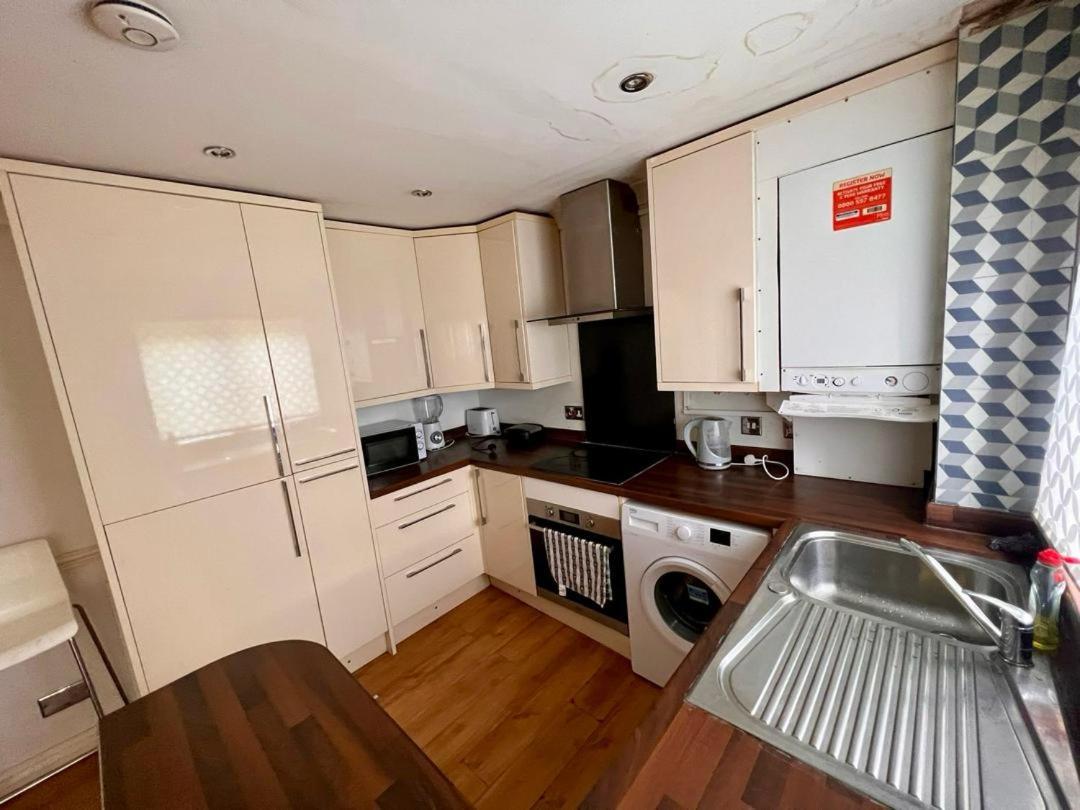 Clove, 3-4 Bed House With Garden, Free Parking, Sleeps 9 In Grays & Chafford Hundred Stifford エクステリア 写真