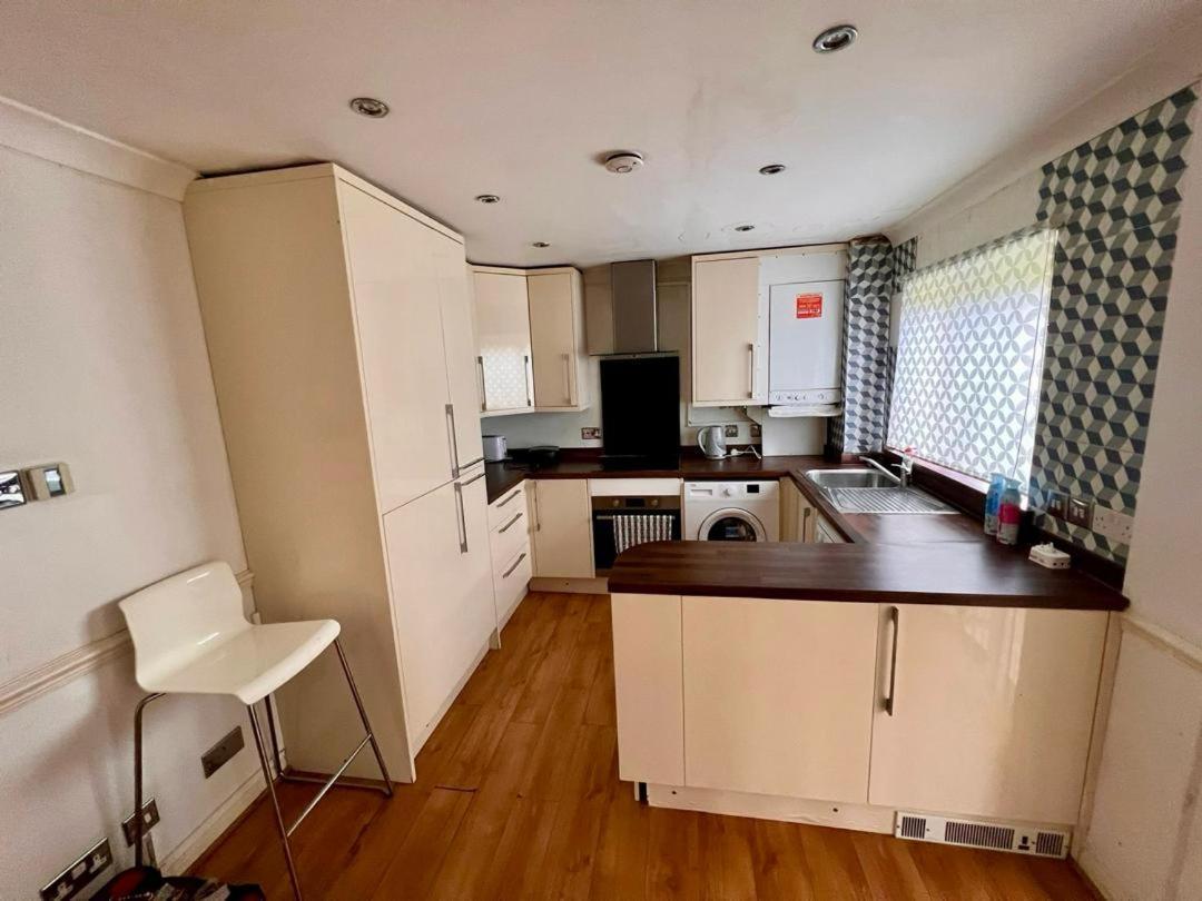 Clove, 3-4 Bed House With Garden, Free Parking, Sleeps 9 In Grays & Chafford Hundred Stifford エクステリア 写真