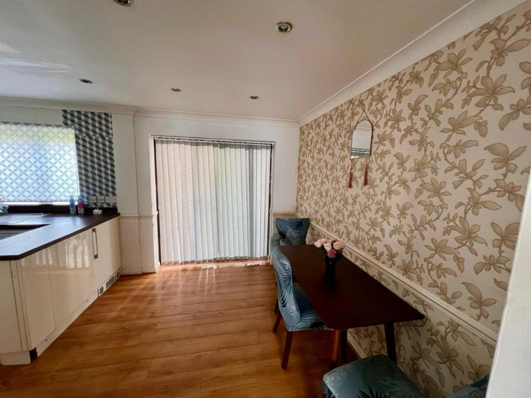 Clove, 3-4 Bed House With Garden, Free Parking, Sleeps 9 In Grays & Chafford Hundred Stifford エクステリア 写真