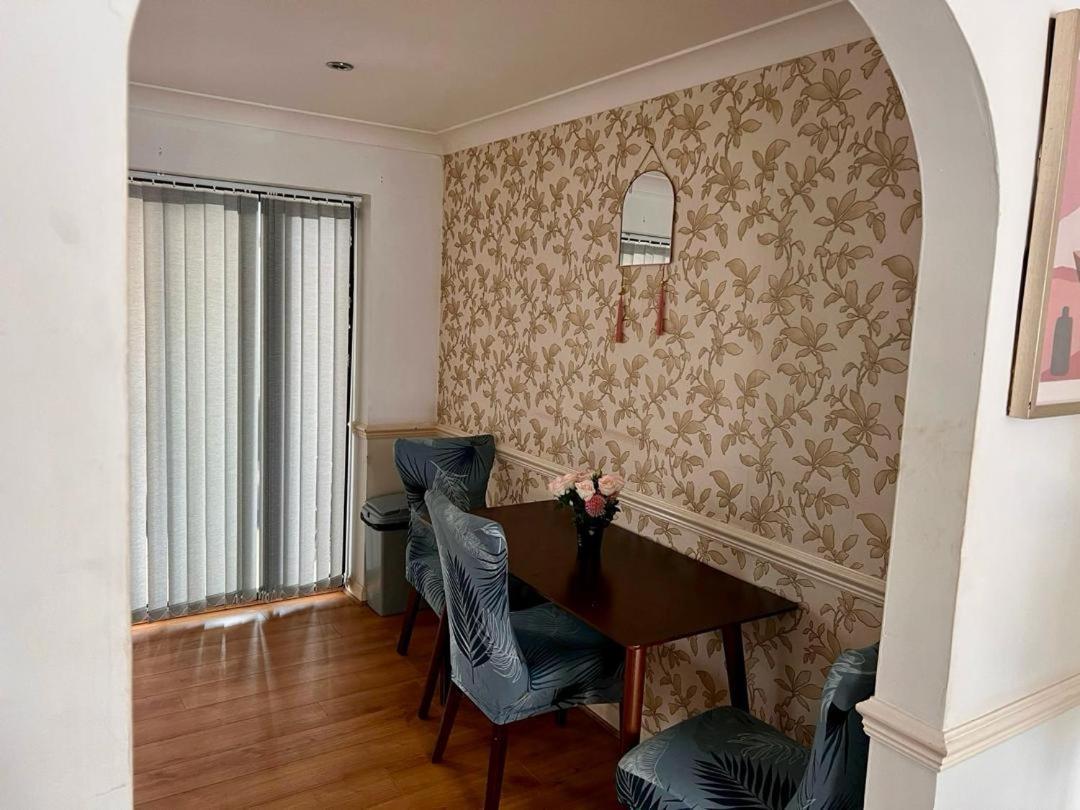 Clove, 3-4 Bed House With Garden, Free Parking, Sleeps 9 In Grays & Chafford Hundred Stifford エクステリア 写真