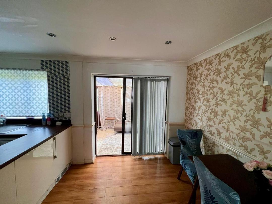 Clove, 3-4 Bed House With Garden, Free Parking, Sleeps 9 In Grays & Chafford Hundred Stifford エクステリア 写真