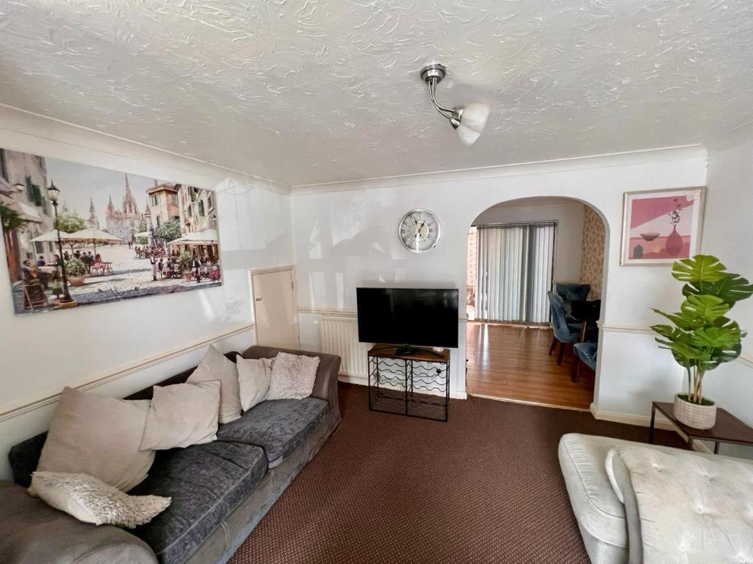 Clove, 3-4 Bed House With Garden, Free Parking, Sleeps 9 In Grays & Chafford Hundred Stifford エクステリア 写真