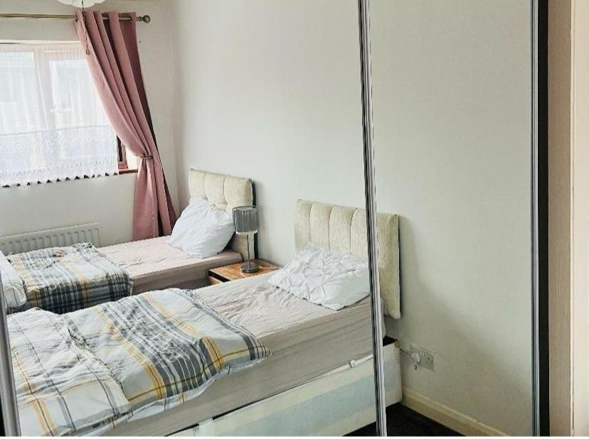 Clove, 3-4 Bed House With Garden, Free Parking, Sleeps 9 In Grays & Chafford Hundred Stifford エクステリア 写真