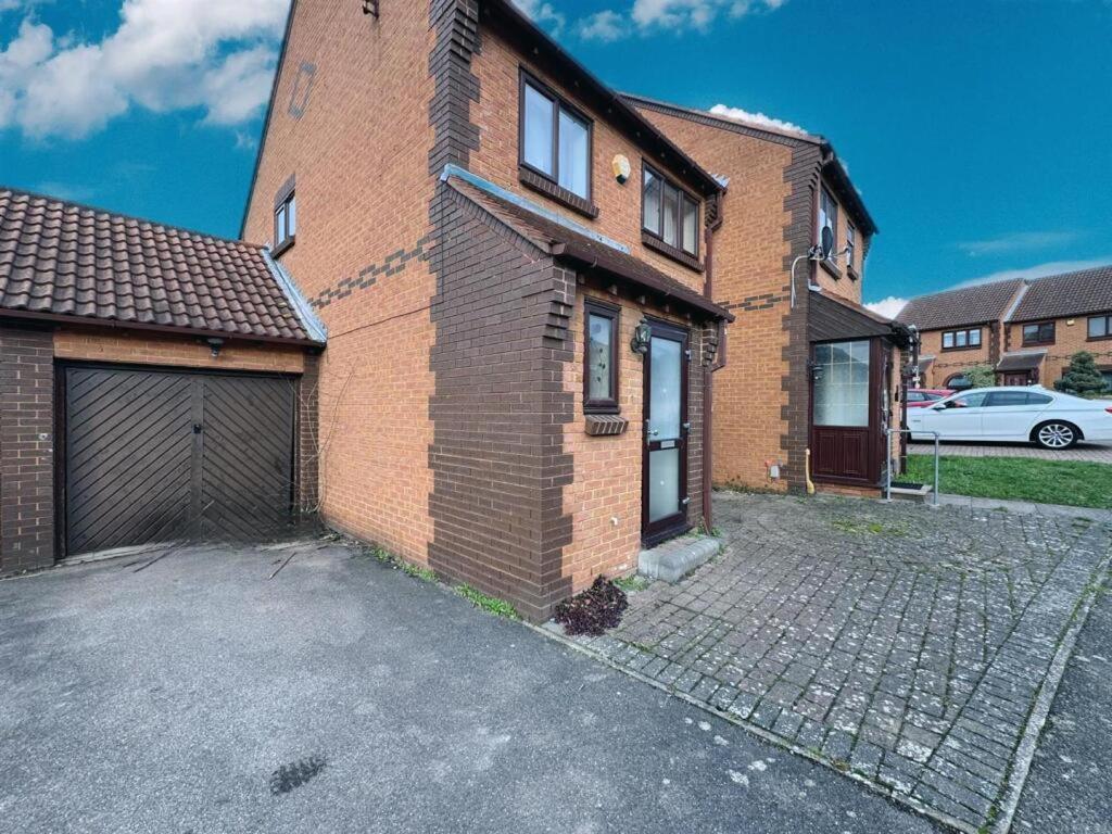 Clove, 3-4 Bed House With Garden, Free Parking, Sleeps 9 In Grays & Chafford Hundred Stifford エクステリア 写真