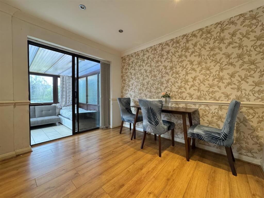 Clove, 3-4 Bed House With Garden, Free Parking, Sleeps 9 In Grays & Chafford Hundred Stifford エクステリア 写真