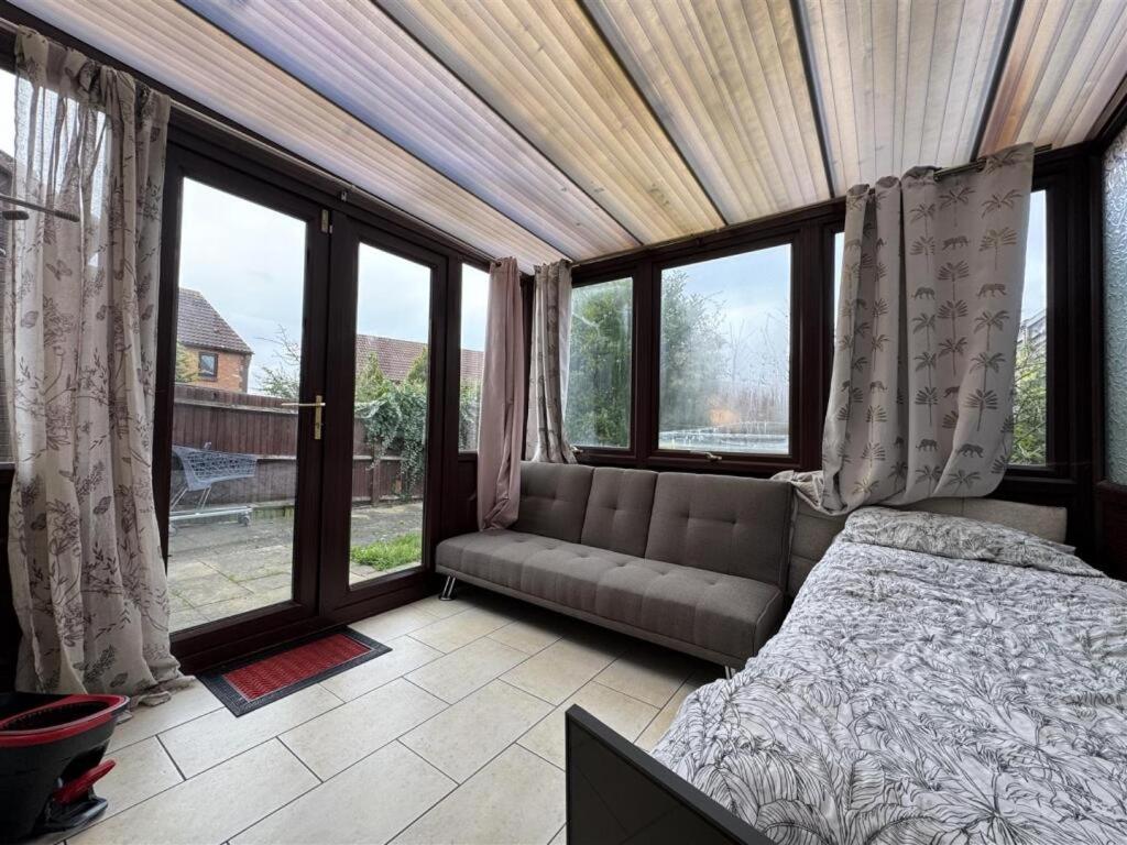 Clove, 3-4 Bed House With Garden, Free Parking, Sleeps 9 In Grays & Chafford Hundred Stifford エクステリア 写真