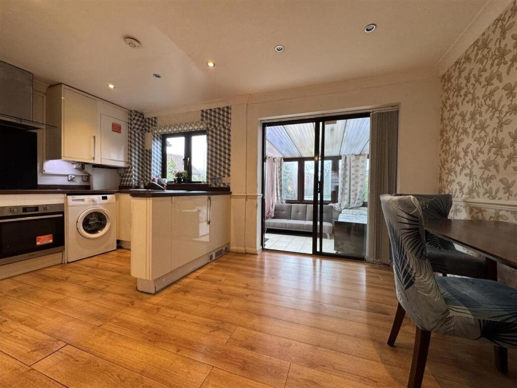 Clove, 3-4 Bed House With Garden, Free Parking, Sleeps 9 In Grays & Chafford Hundred Stifford エクステリア 写真