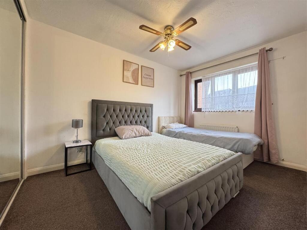 Clove, 3-4 Bed House With Garden, Free Parking, Sleeps 9 In Grays & Chafford Hundred Stifford エクステリア 写真