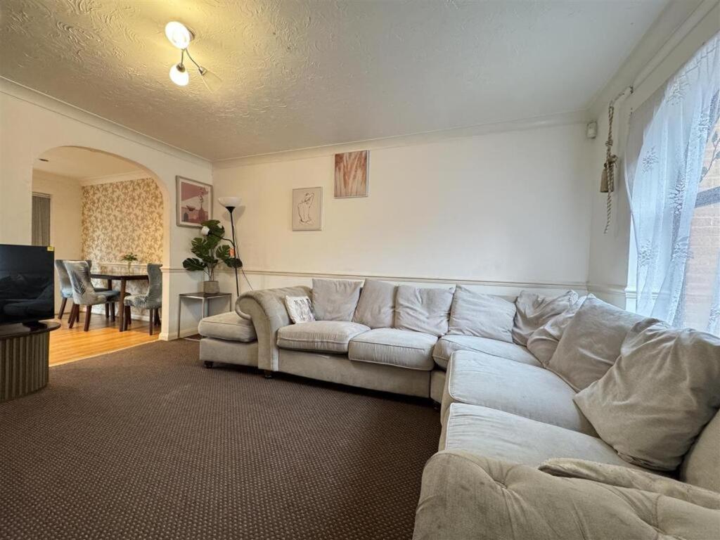 Clove, 3-4 Bed House With Garden, Free Parking, Sleeps 9 In Grays & Chafford Hundred Stifford エクステリア 写真