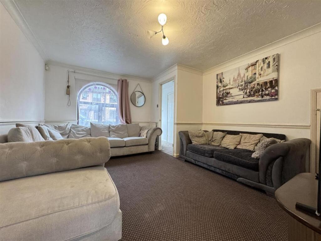 Clove, 3-4 Bed House With Garden, Free Parking, Sleeps 9 In Grays & Chafford Hundred Stifford エクステリア 写真