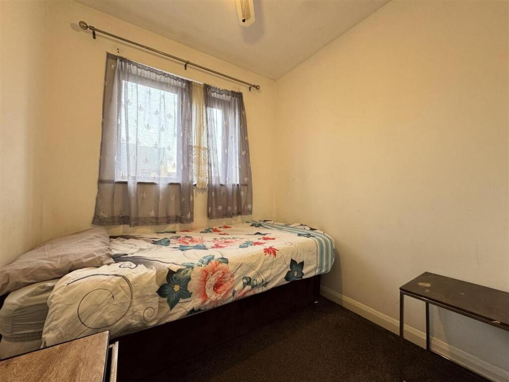 Clove, 3-4 Bed House With Garden, Free Parking, Sleeps 9 In Grays & Chafford Hundred Stifford エクステリア 写真