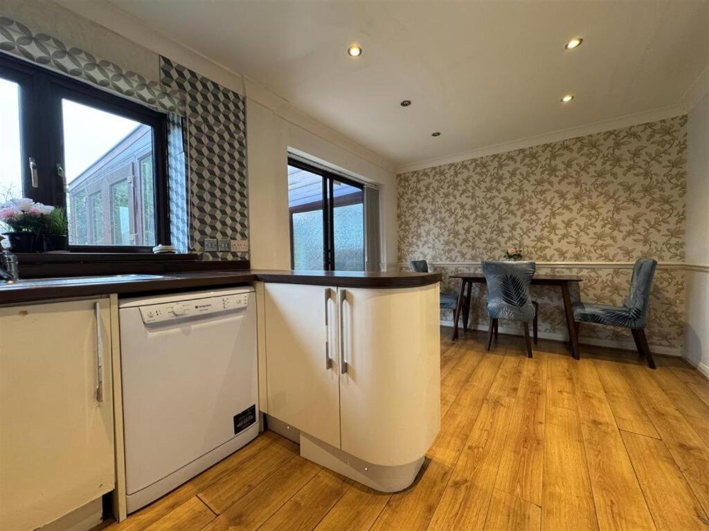 Clove, 3-4 Bed House With Garden, Free Parking, Sleeps 9 In Grays & Chafford Hundred Stifford エクステリア 写真